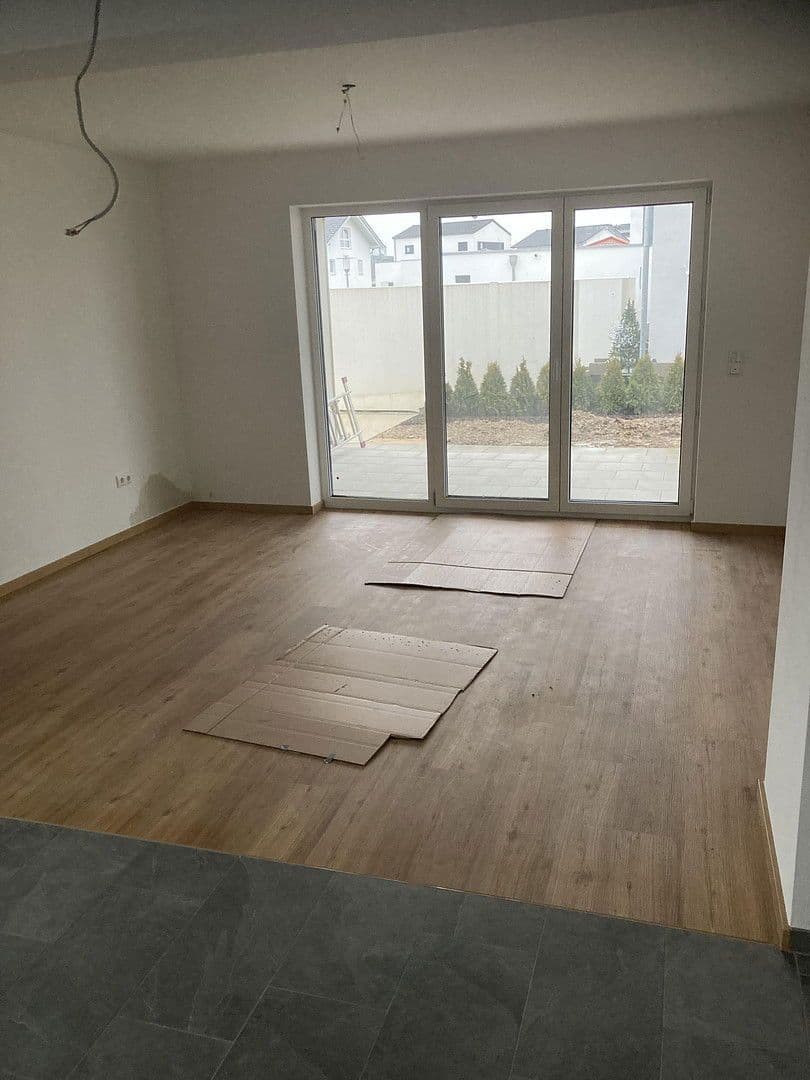 Prenájom domu 160 m², pozemek 450 m², Carlo schellemannstr 26B, Eggenfelden, Bavorsko Prenájom domu 160 m², pozemek 450 m², Carlo schellemannstr 26B, Eggenfelden, Bavorsko