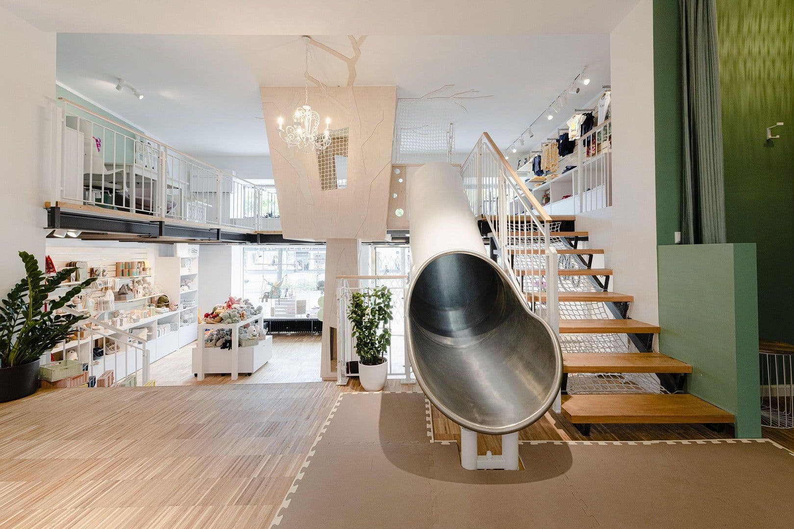 Prenájom nebytového priestoru 200 m², Berlin, Berlín Prenájom nebytového priestoru 200 m², Berlin, Berlín