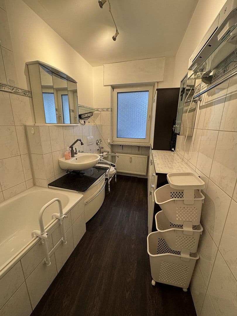 Prenájom bytu 3-izbový 90 m², Frankfurt am Main, Hesensko Prenájom bytu 3-izbový 90 m², Frankfurt am Main, Hesensko