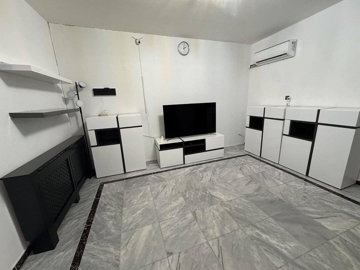 Prenájom bytu 3-izbový 90 m², Frankfurt am Main, Hesensko Prenájom bytu 3-izbový 90 m², Frankfurt am Main, Hesensko