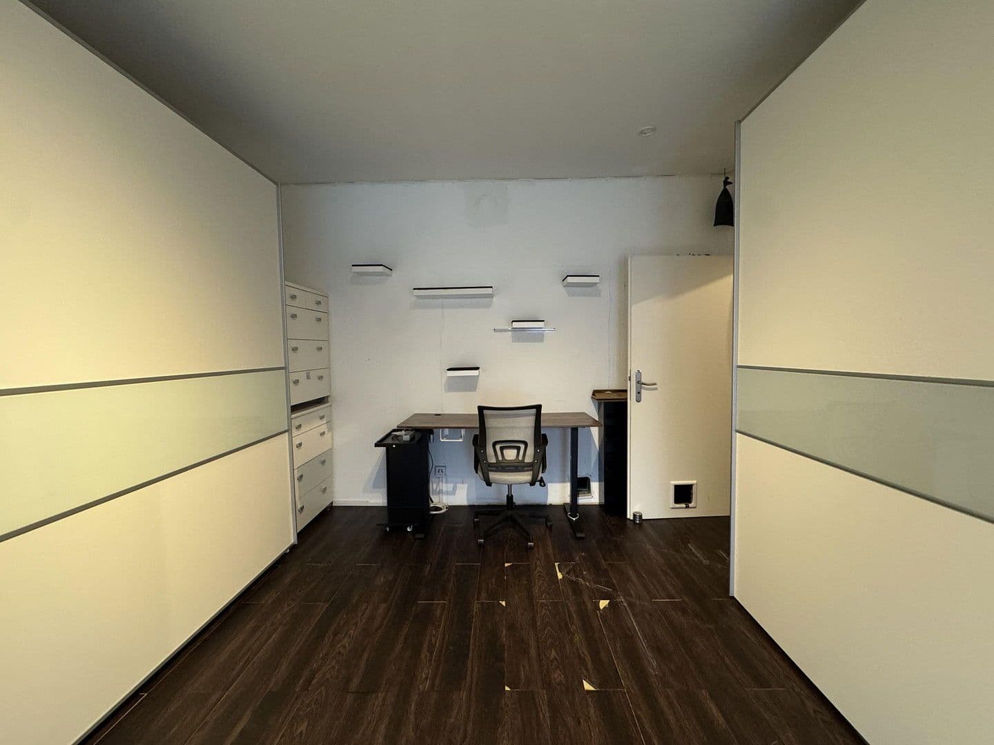 Prenájom bytu 3-izbový 90 m², Frankfurt am Main, Hesensko Prenájom bytu 3-izbový 90 m², Frankfurt am Main, Hesensko