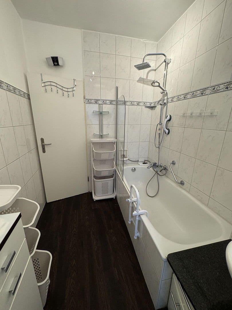 Prenájom bytu 3-izbový 90 m², Frankfurt am Main, Hesensko Prenájom bytu 3-izbový 90 m², Frankfurt am Main, Hesensko