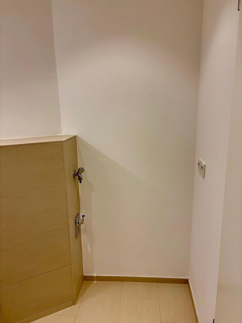 Prenájom bytu 3-izbový 74 m², Rinckartstraße 5, Leipzig, Sasko Prenájom bytu 3-izbový 74 m², Rinckartstraße 5, Leipzig, Sasko