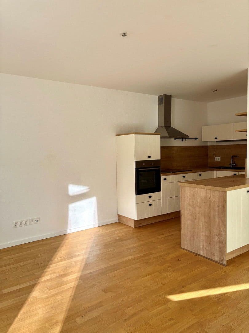 Prenájom bytu 3-izbový 74 m², Rinckartstraße 5, Leipzig, Sasko Prenájom bytu 3-izbový 74 m², Rinckartstraße 5, Leipzig, Sasko