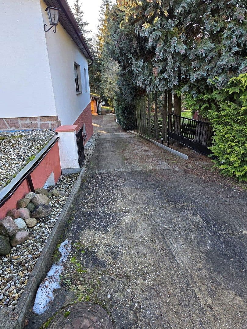 Predaj domu 144 m², pozemek 2.200 m², Petersberg, Sasko-Anhaltsko Predaj domu 144 m², pozemek 2.200 m², Petersberg, Sasko-Anhaltsko