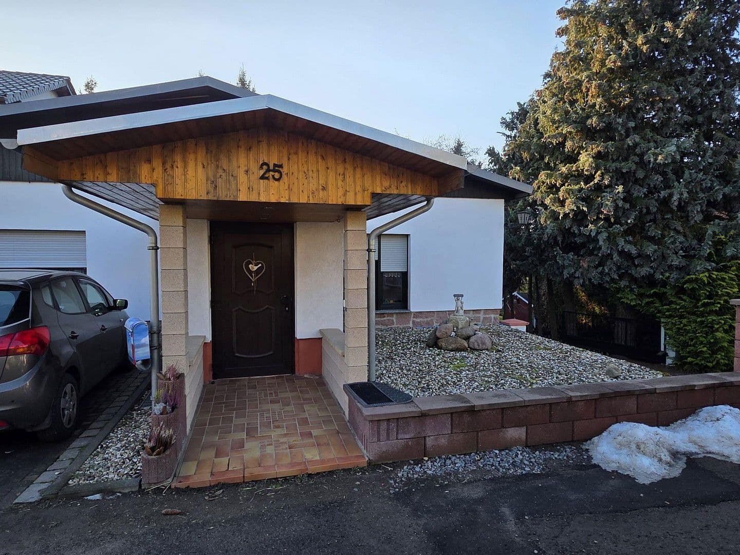 Predaj domu 144 m², pozemek 2.200 m², Petersberg, Sasko-Anhaltsko Predaj domu 144 m², pozemek 2.200 m², Petersberg, Sasko-Anhaltsko