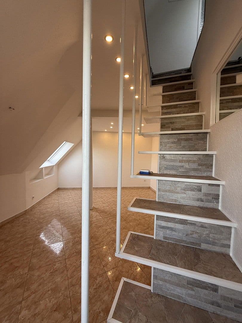 Prenájom bytu 4-izbový 80 m², Altstadtstraße 25, Leverkusen, Severné Porýnie - Westfálsko Prenájom bytu 4-izbový 80 m², Altstadtstraße 25, Leverkusen, Severné Porýnie - Westfálsko