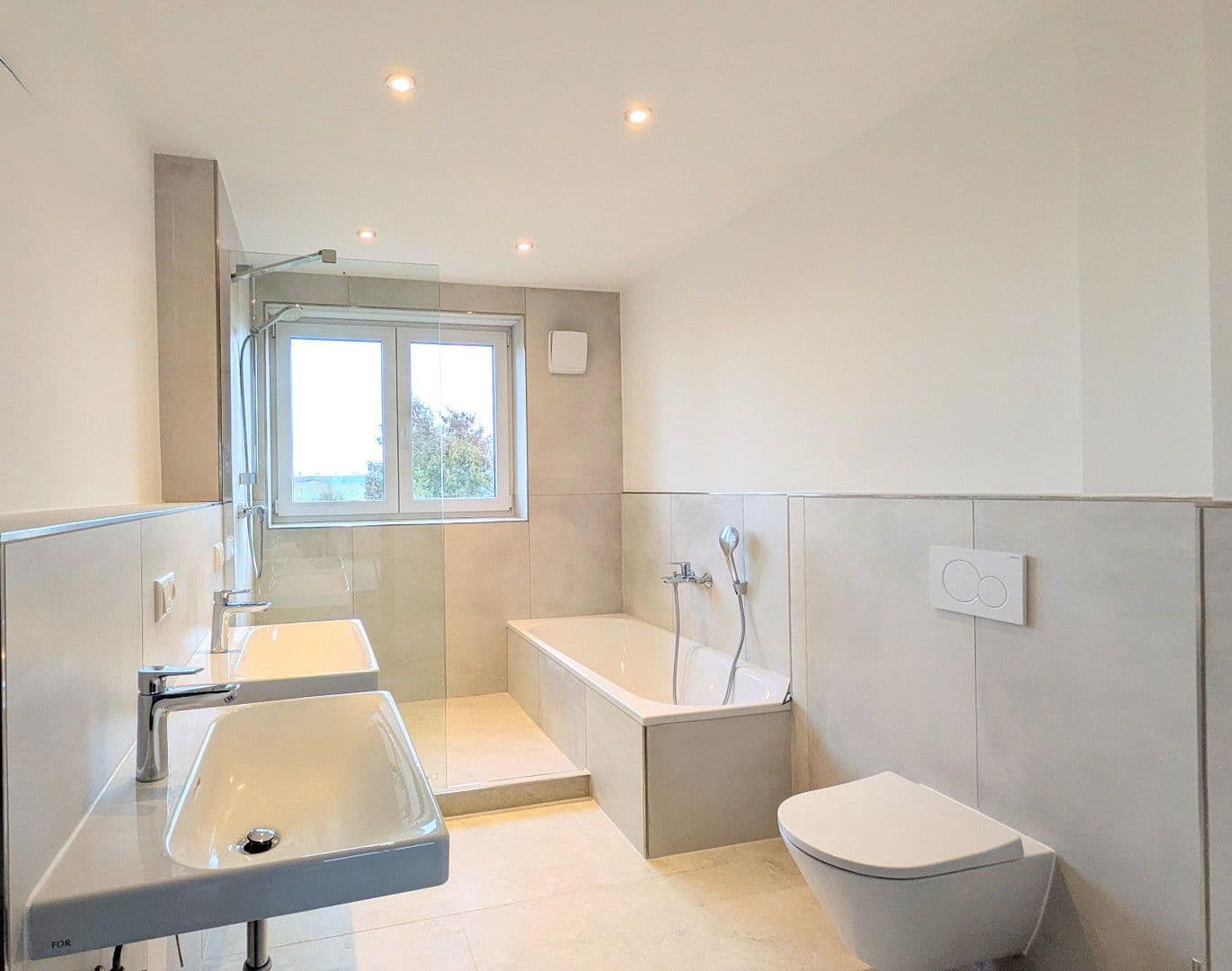 Prenájom bytu 4-izbový 110 m², Schöneck, Hesensko Prenájom bytu 4-izbový 110 m², Schöneck, Hesensko