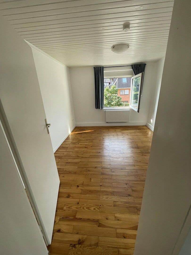 Prenájom bytu 4-izbový 121 m², Westendstr. 48, Mörfelden-Walldorf, Hesensko Prenájom bytu 4-izbový 121 m², Westendstr. 48, Mörfelden-Walldorf, Hesensko