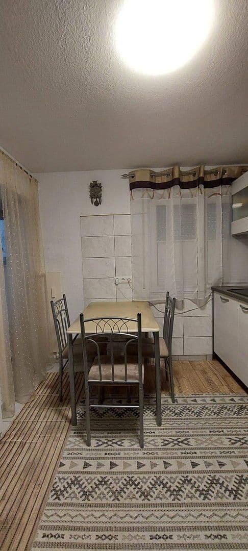 Prenájom bytu 3-izbový 86 m², Tulpenweg 5, Friesenheim, Bádensko-Wurttembersko Prenájom bytu 3-izbový 86 m², Tulpenweg 5, Friesenheim, Bádensko-Wurttembersko