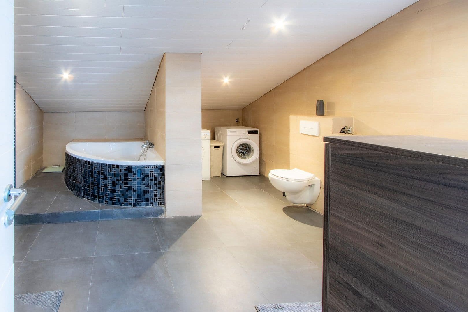 Predaj domu 138 m², pozemek 762 m², Nauort, Porýnie-Falcko Predaj domu 138 m², pozemek 762 m², Nauort, Porýnie-Falcko