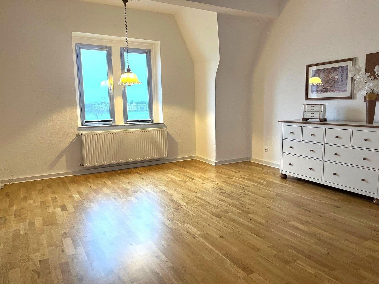 Prenájom bytu 2-izbový 49 m², Rathausufer 18, Düsseldorf, Severné Porýnie - Westfálsko Prenájom bytu 2-izbový 49 m², Rathausufer 18, Düsseldorf, Severné Porýnie - Westfálsko