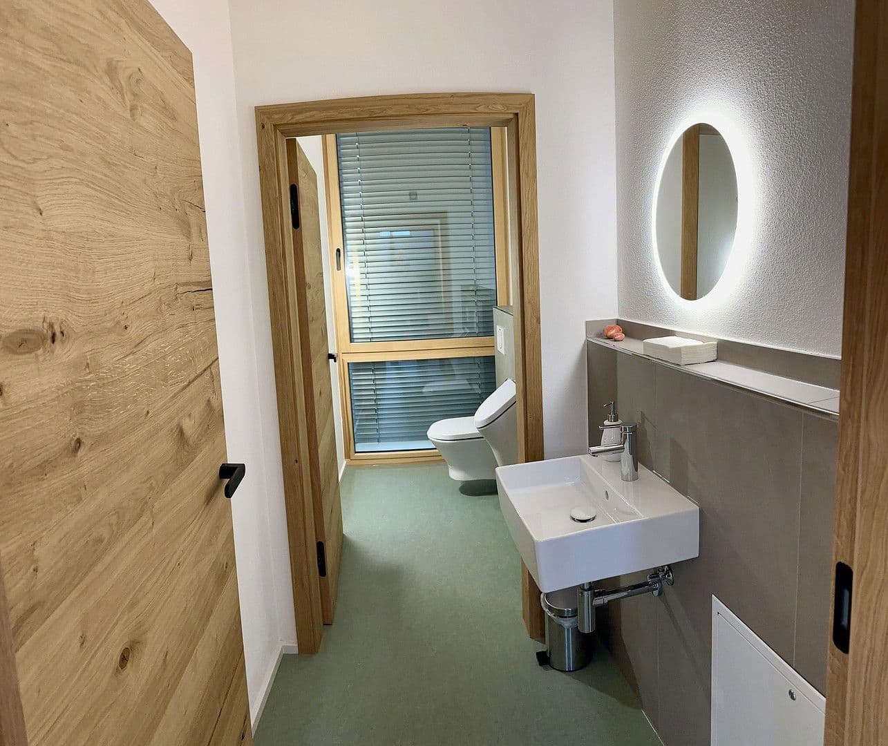 Prenájom kancelárie 50 m², Engstingen, Bádensko-Wurttembersko Prenájom kancelárie 50 m², Engstingen, Bádensko-Wurttembersko