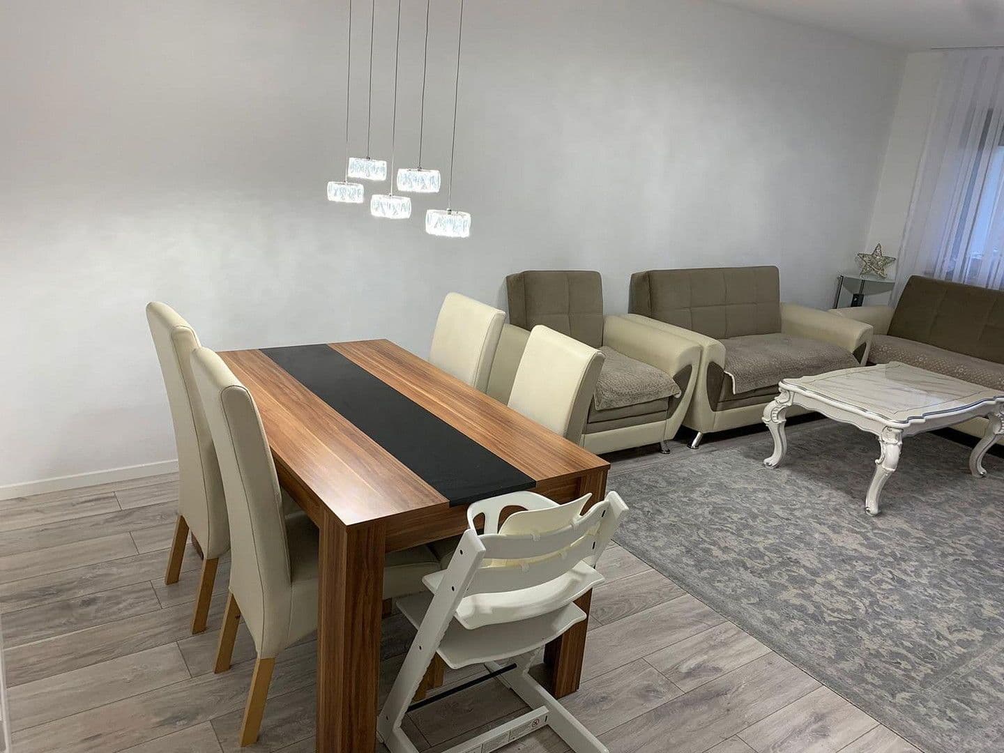 Prenájom bytu 3-izbový 98 m², Leonberg, Bádensko-Wurttembersko Prenájom bytu 3-izbový 98 m², Leonberg, Bádensko-Wurttembersko