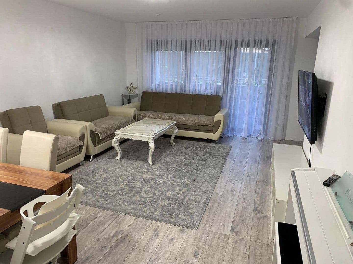 Prenájom bytu 3-izbový 98 m², Leonberg, Bádensko-Wurttembersko Prenájom bytu 3-izbový 98 m², Leonberg, Bádensko-Wurttembersko