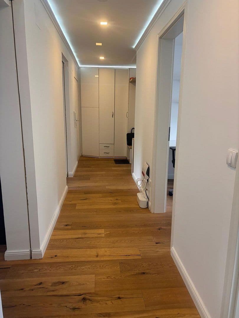 Prenájom bytu 3-izbový 75 m², München, Bavorsko Prenájom bytu 3-izbový 75 m², München, Bavorsko