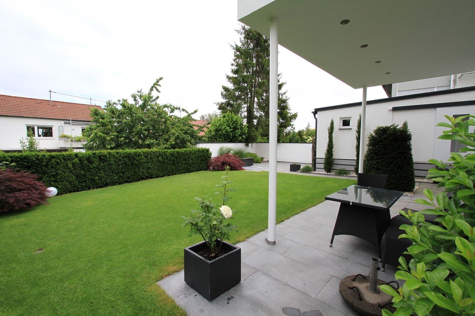 Prenájom bytu 4-izbový 110 m², Leinfelden-Echterdingen, Bádensko-Wurttembersko Prenájom bytu 4-izbový 110 m², Leinfelden-Echterdingen, Bádensko-Wurttembersko