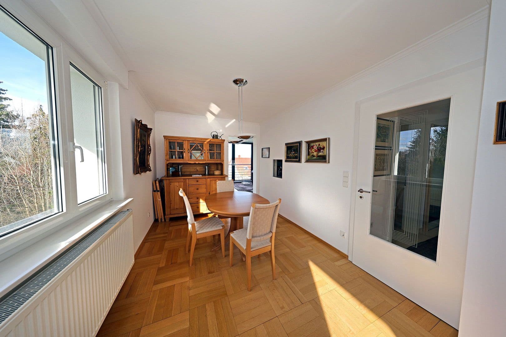 Prenájom bytu 4-izbový 110 m², Leinfelden-Echterdingen, Bádensko-Wurttembersko Prenájom bytu 4-izbový 110 m², Leinfelden-Echterdingen, Bádensko-Wurttembersko