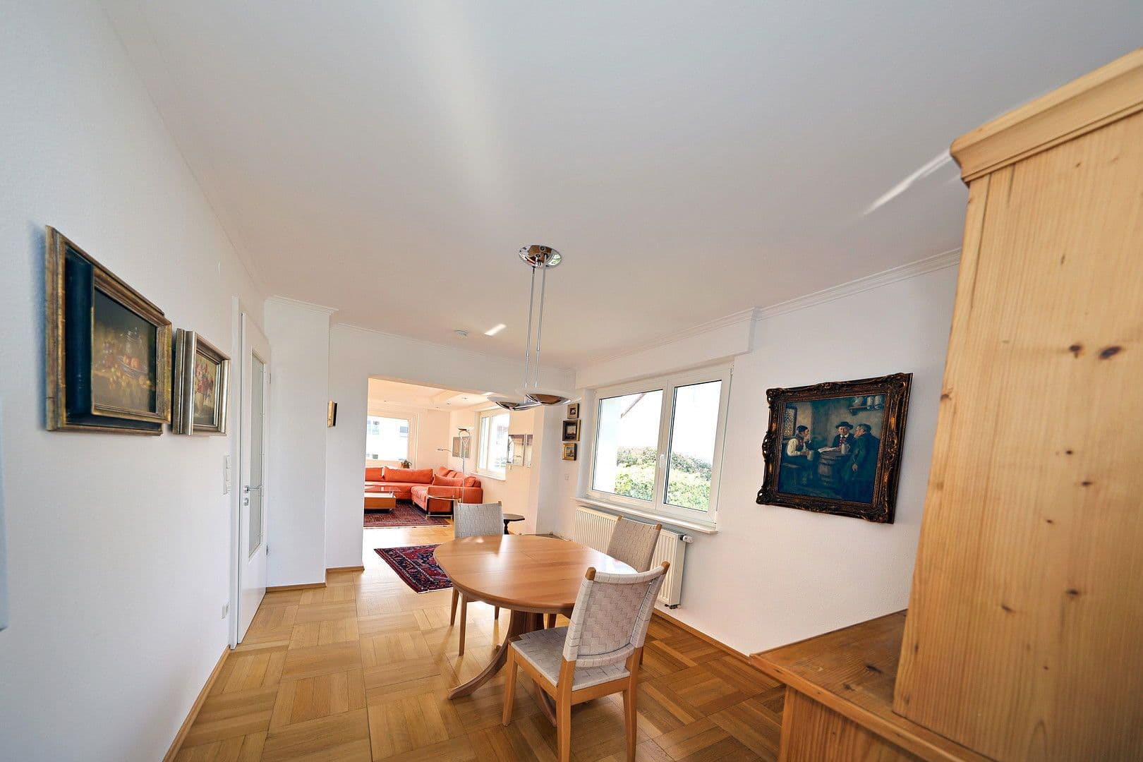 Prenájom bytu 4-izbový 110 m², Leinfelden-Echterdingen, Bádensko-Wurttembersko Prenájom bytu 4-izbový 110 m², Leinfelden-Echterdingen, Bádensko-Wurttembersko