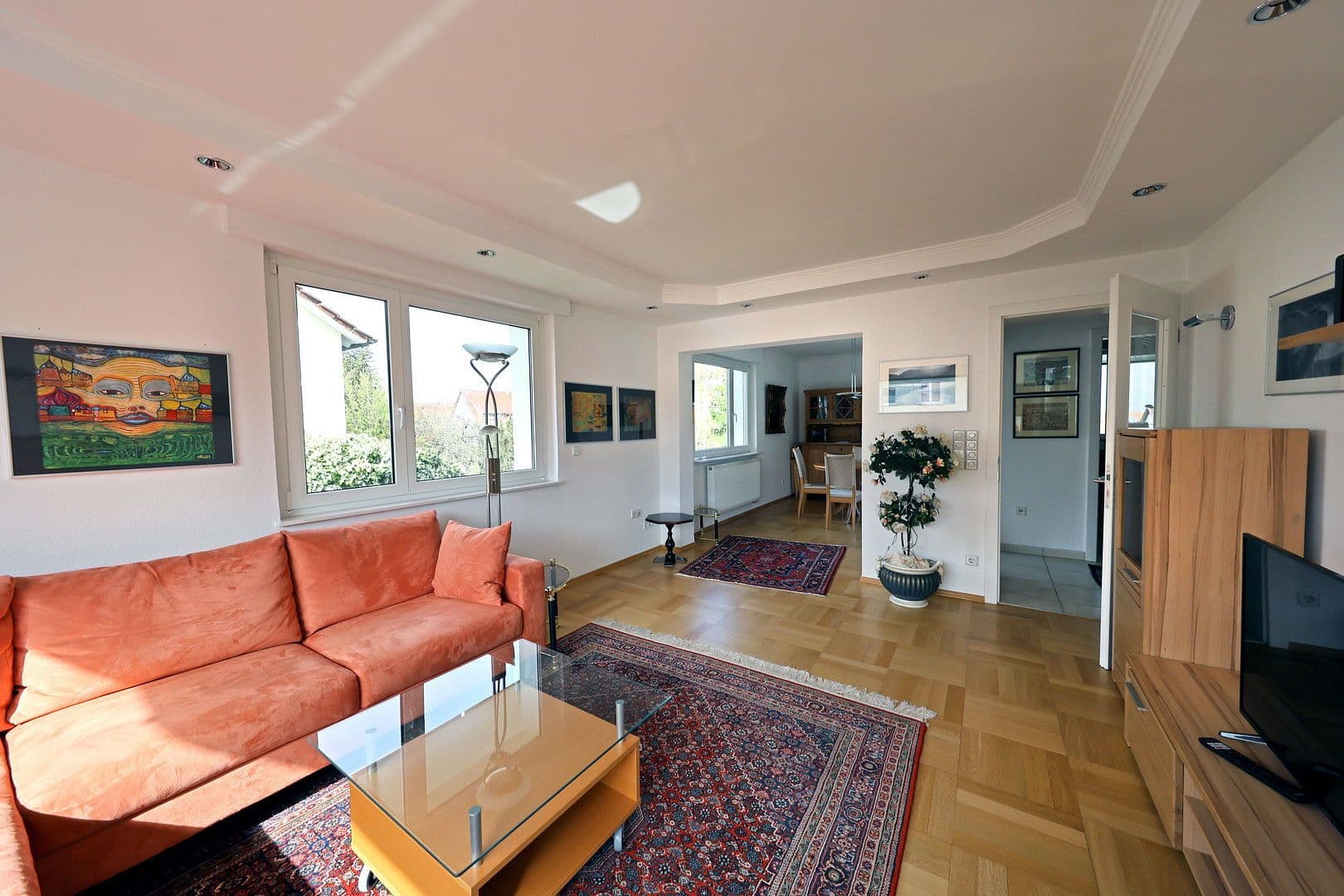 Prenájom bytu 4-izbový 110 m², Leinfelden-Echterdingen, Bádensko-Wurttembersko Prenájom bytu 4-izbový 110 m², Leinfelden-Echterdingen, Bádensko-Wurttembersko