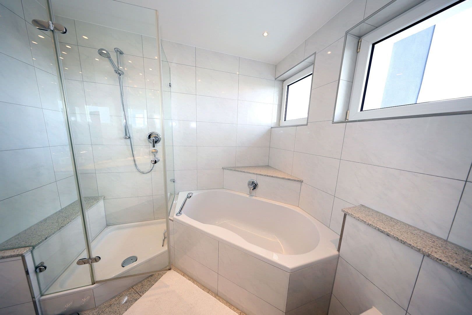 Prenájom bytu 4-izbový 110 m², Leinfelden-Echterdingen, Bádensko-Wurttembersko Prenájom bytu 4-izbový 110 m², Leinfelden-Echterdingen, Bádensko-Wurttembersko