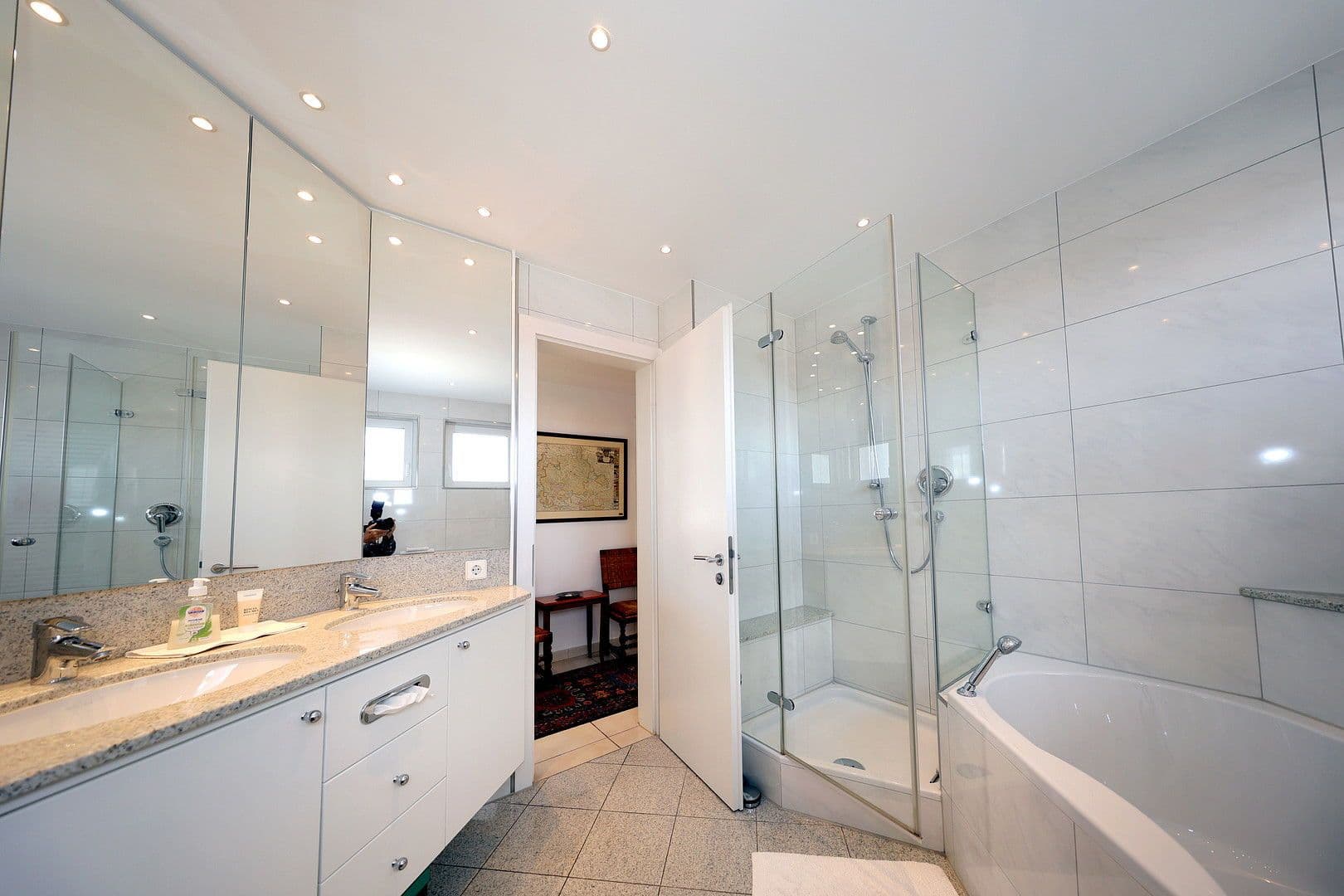 Prenájom bytu 4-izbový 110 m², Leinfelden-Echterdingen, Bádensko-Wurttembersko Prenájom bytu 4-izbový 110 m², Leinfelden-Echterdingen, Bádensko-Wurttembersko