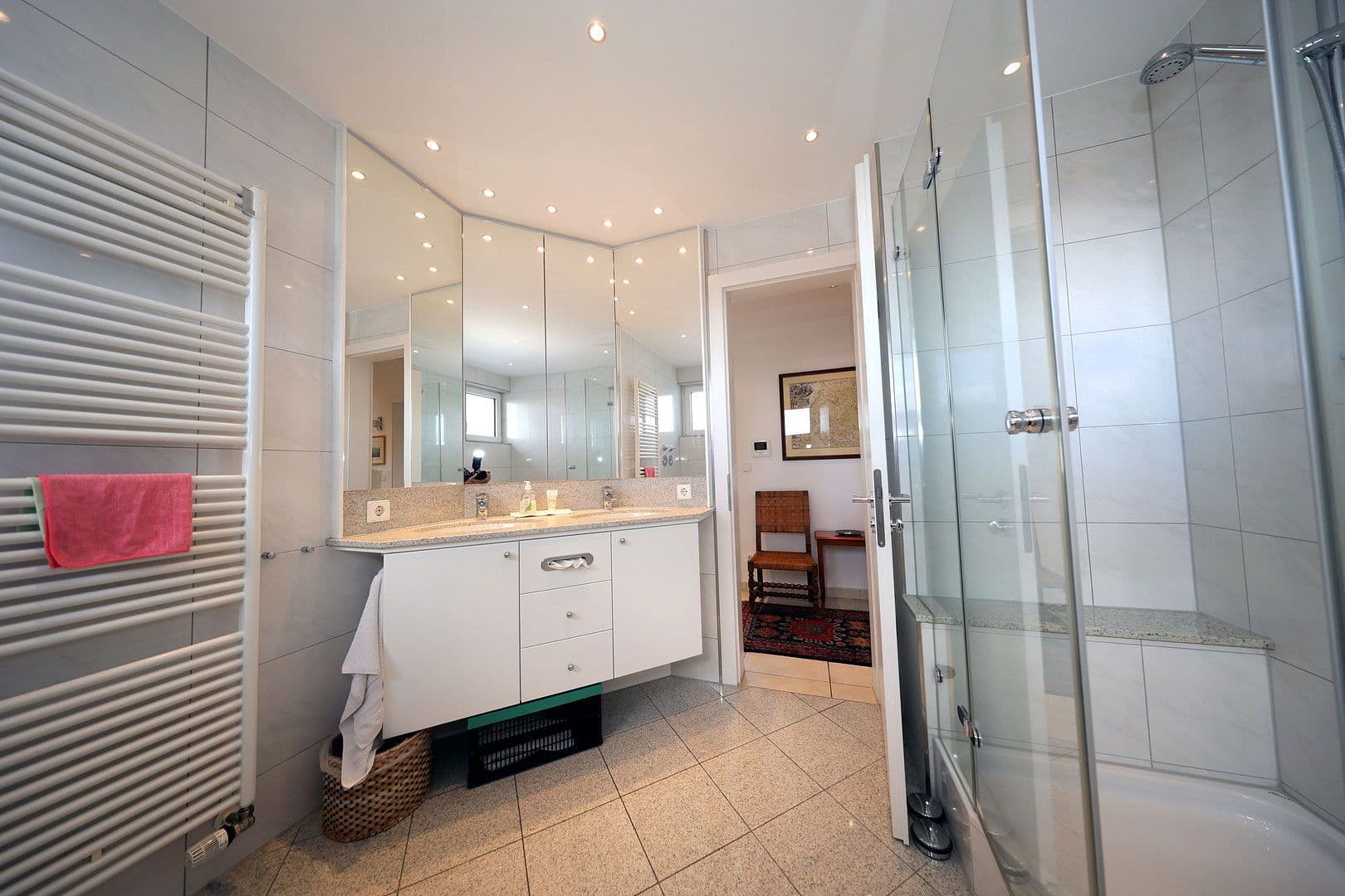 Prenájom bytu 4-izbový 110 m², Leinfelden-Echterdingen, Bádensko-Wurttembersko Prenájom bytu 4-izbový 110 m², Leinfelden-Echterdingen, Bádensko-Wurttembersko