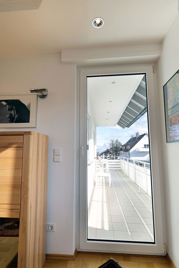 Prenájom bytu 4-izbový 110 m², Leinfelden-Echterdingen, Bádensko-Wurttembersko Prenájom bytu 4-izbový 110 m², Leinfelden-Echterdingen, Bádensko-Wurttembersko