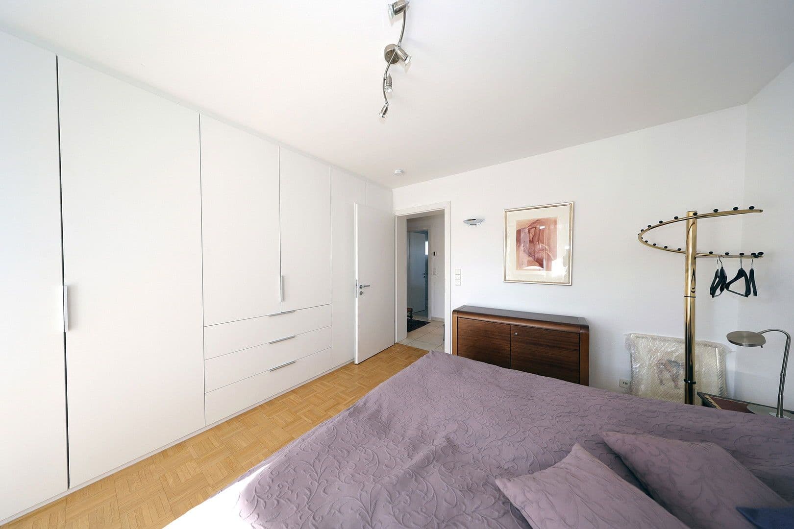 Prenájom bytu 4-izbový 110 m², Leinfelden-Echterdingen, Bádensko-Wurttembersko Prenájom bytu 4-izbový 110 m², Leinfelden-Echterdingen, Bádensko-Wurttembersko