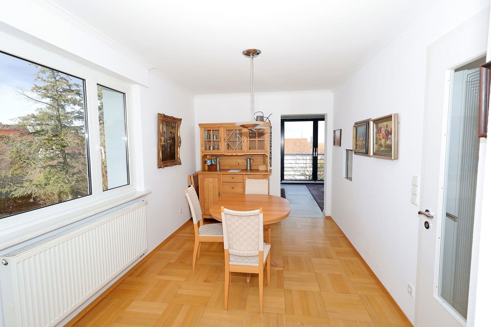 Prenájom bytu 4-izbový 110 m², Leinfelden-Echterdingen, Bádensko-Wurttembersko Prenájom bytu 4-izbový 110 m², Leinfelden-Echterdingen, Bádensko-Wurttembersko