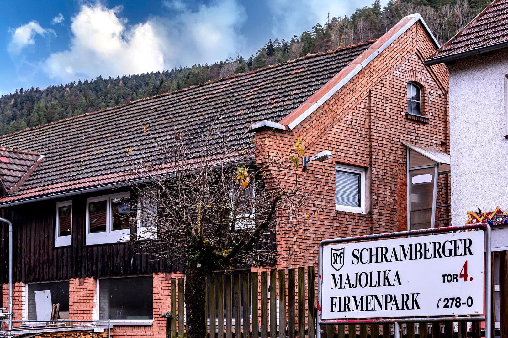 Prenájom kancelárie 122 m², Schiltachstraße 44, Schramberg, Bádensko-Wurttembersko Prenájom kancelárie 122 m², Schiltachstraße 44, Schramberg, Bádensko-Wurttembersko
