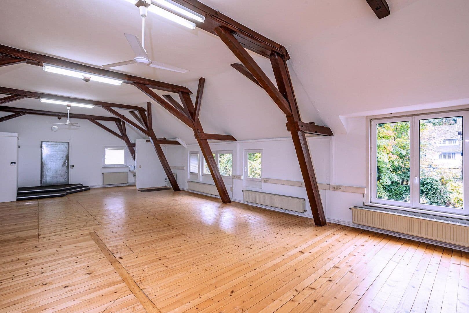 Prenájom kancelárie 122 m², Schiltachstraße 44, Schramberg, Bádensko-Wurttembersko Prenájom kancelárie 122 m², Schiltachstraße 44, Schramberg, Bádensko-Wurttembersko