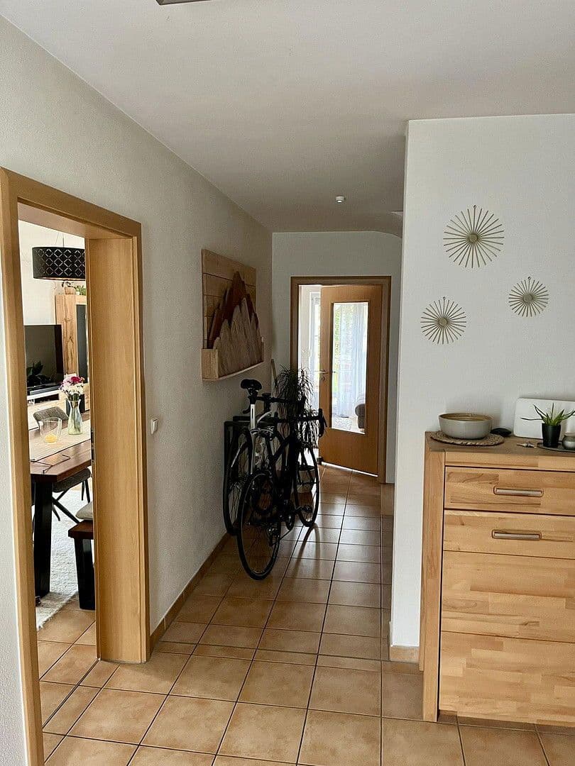 Predaj domu 135 m², pozemek 350 m², Avisgrund 20A, Hettenshausen, Bavorsko Predaj domu 135 m², pozemek 350 m², Avisgrund 20A, Hettenshausen, Bavorsko