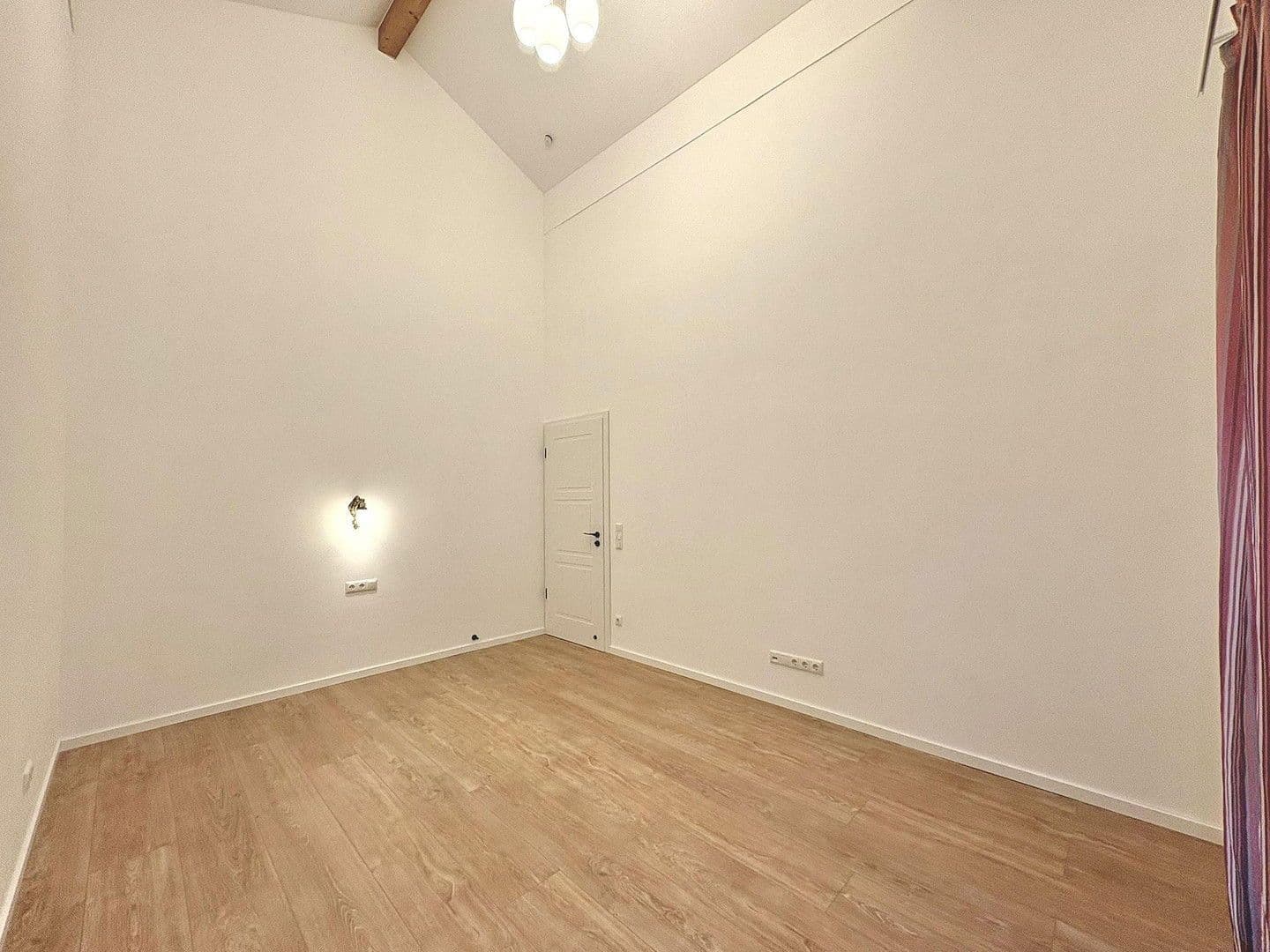 Prenájom bytu 4-izbový 149 m², Dingolfing, Bavorsko Prenájom bytu 4-izbový 149 m², Dingolfing, Bavorsko