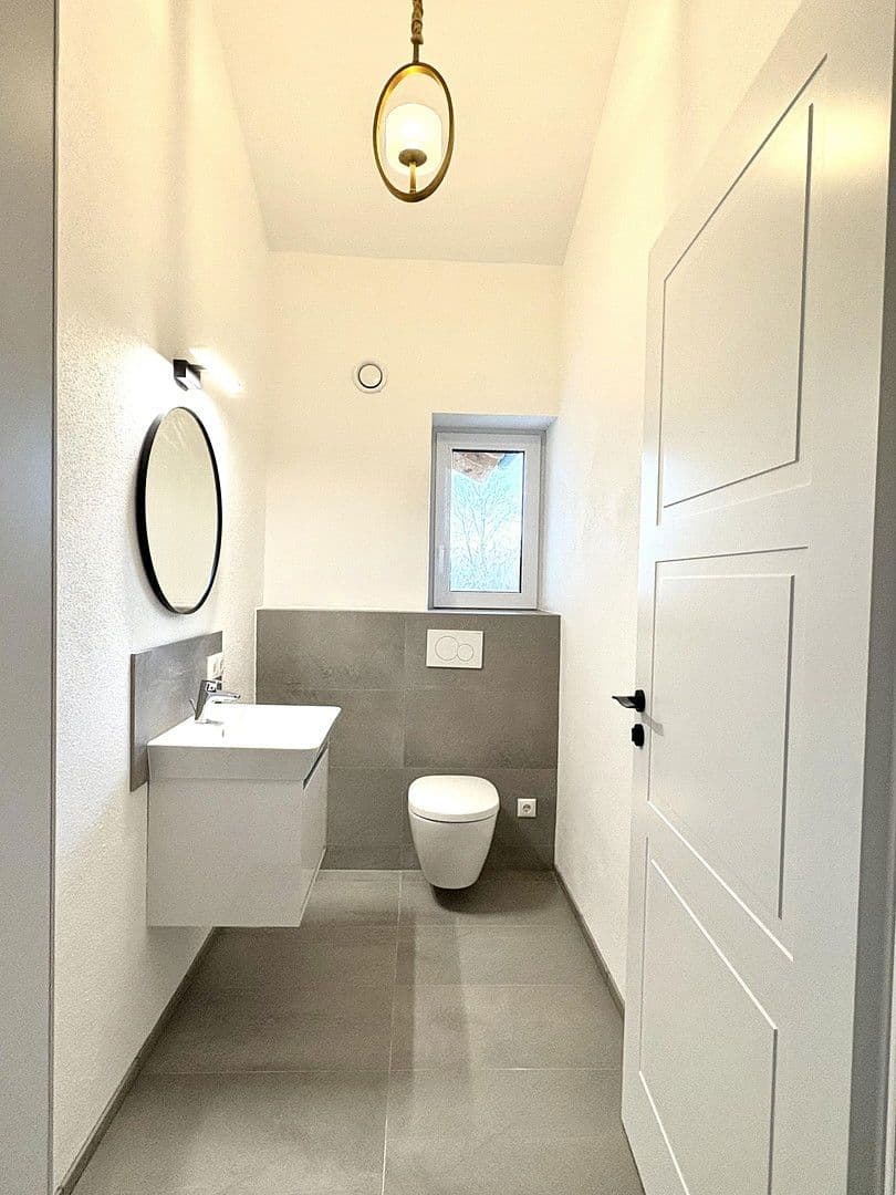 Prenájom bytu 4-izbový 149 m², Dingolfing, Bavorsko Prenájom bytu 4-izbový 149 m², Dingolfing, Bavorsko