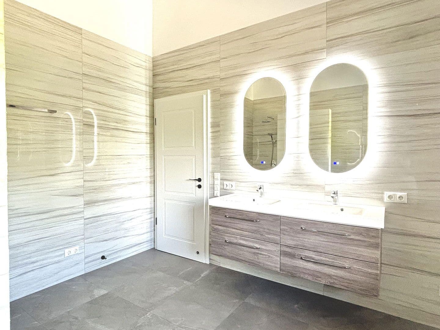 Prenájom bytu 4-izbový 149 m², Dingolfing, Bavorsko Prenájom bytu 4-izbový 149 m², Dingolfing, Bavorsko