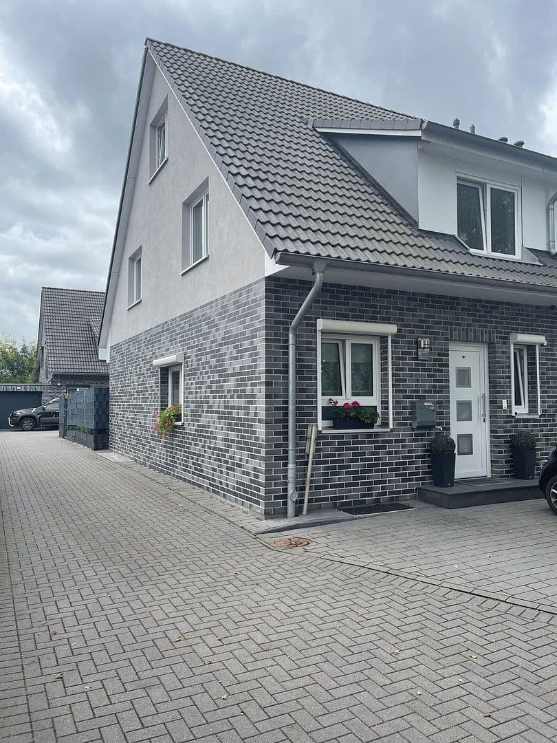 Predaj domu 95 m², pozemek 166 m², Friedrich Ebert Allee 90a, Schenefeld, Šlezvicko-Holštajnsko Predaj domu 95 m², pozemek 166 m², Friedrich Ebert Allee 90a, Schenefeld, Šlezvicko-Holštajnsko
