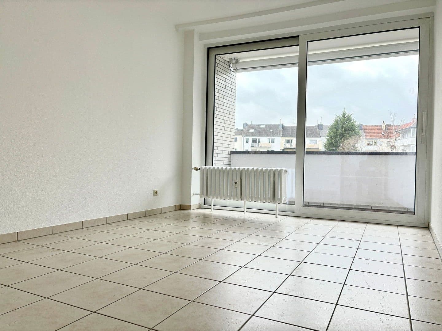 Prenájom bytu 2-izbový 52 m², Schloßstraße 58, Düsseldorf, Severné Porýnie - Westfálsko Prenájom bytu 2-izbový 52 m², Schloßstraße 58, Düsseldorf, Severné Porýnie - Westfálsko
