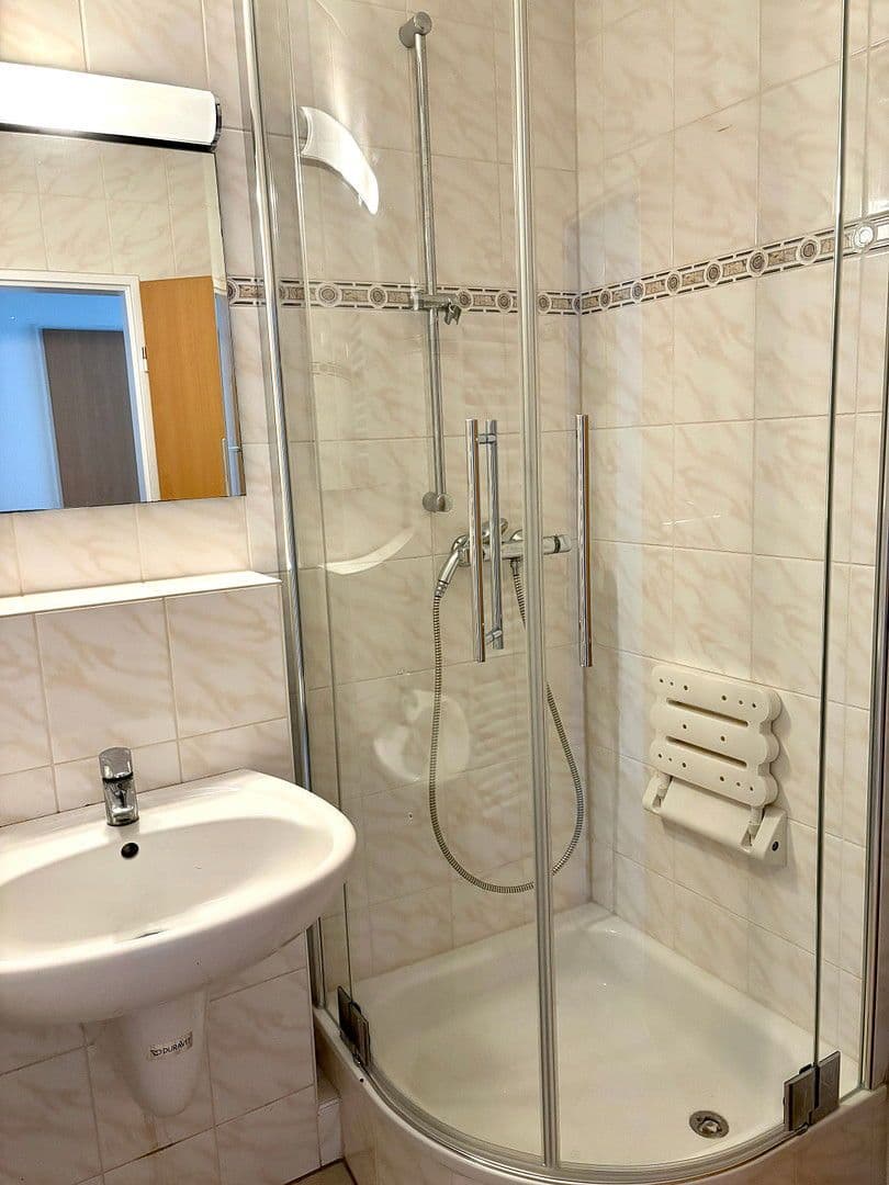 Prenájom bytu 2-izbový 52 m², Schloßstraße 58, Düsseldorf, Severné Porýnie - Westfálsko Prenájom bytu 2-izbový 52 m², Schloßstraße 58, Düsseldorf, Severné Porýnie - Westfálsko