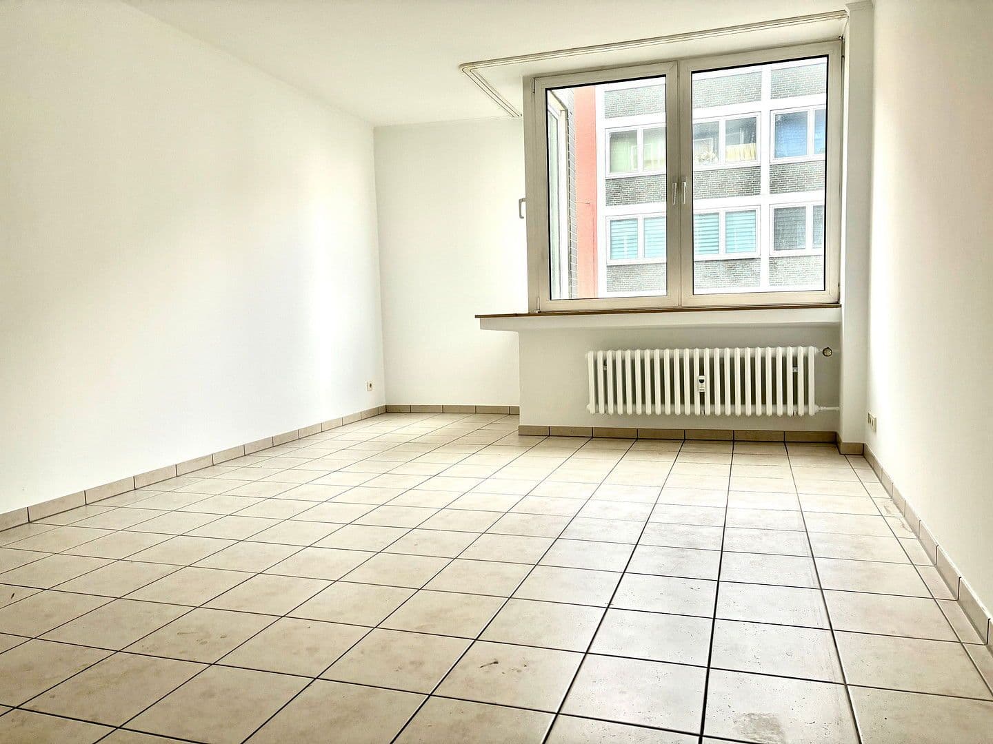 Prenájom bytu 2-izbový 52 m², Schloßstraße 58, Düsseldorf, Severné Porýnie - Westfálsko Prenájom bytu 2-izbový 52 m², Schloßstraße 58, Düsseldorf, Severné Porýnie - Westfálsko