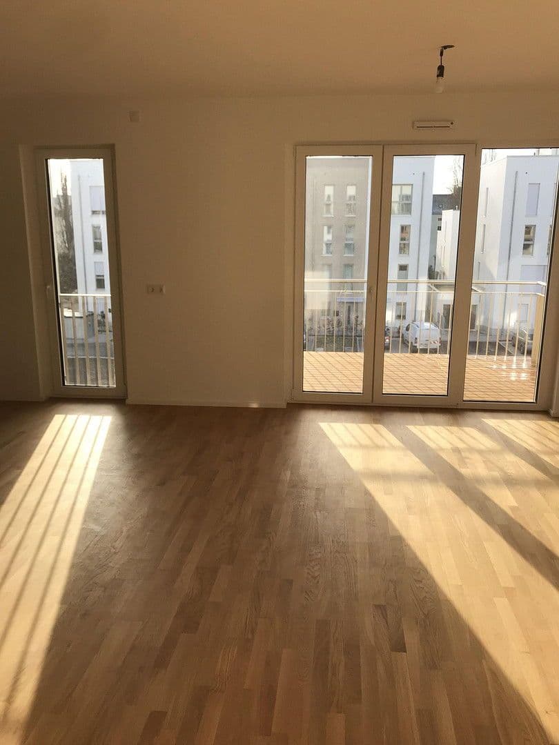 Prenájom bytu 3-izbový 82 m², Regensburg, Bavorsko Prenájom bytu 3-izbový 82 m², Regensburg, Bavorsko