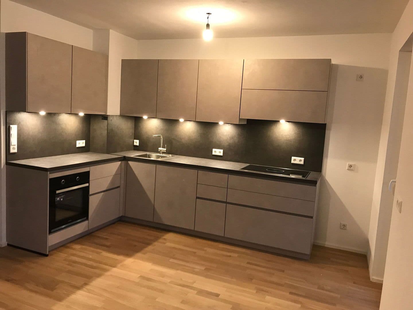 Prenájom bytu 3-izbový 82 m², Regensburg, Bavorsko Prenájom bytu 3-izbový 82 m², Regensburg, Bavorsko