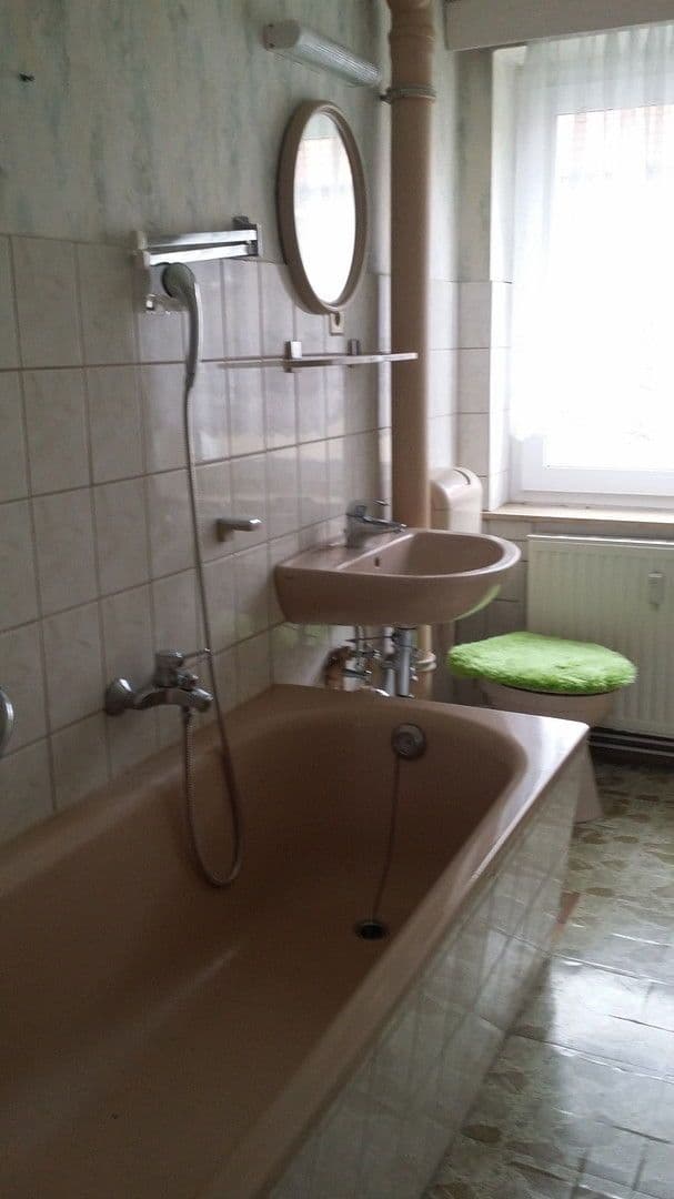 Prenájom bytu 5-izbový 110 m², Nordstr. 58d, Seifhennersdorf, Sasko Prenájom bytu 5-izbový 110 m², Nordstr. 58d, Seifhennersdorf, Sasko