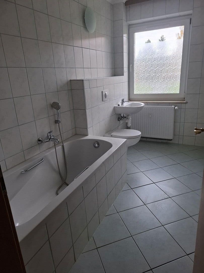 Prenájom bytu 5-izbový 110 m², Nordstr. 58d, Seifhennersdorf, Sasko Prenájom bytu 5-izbový 110 m², Nordstr. 58d, Seifhennersdorf, Sasko