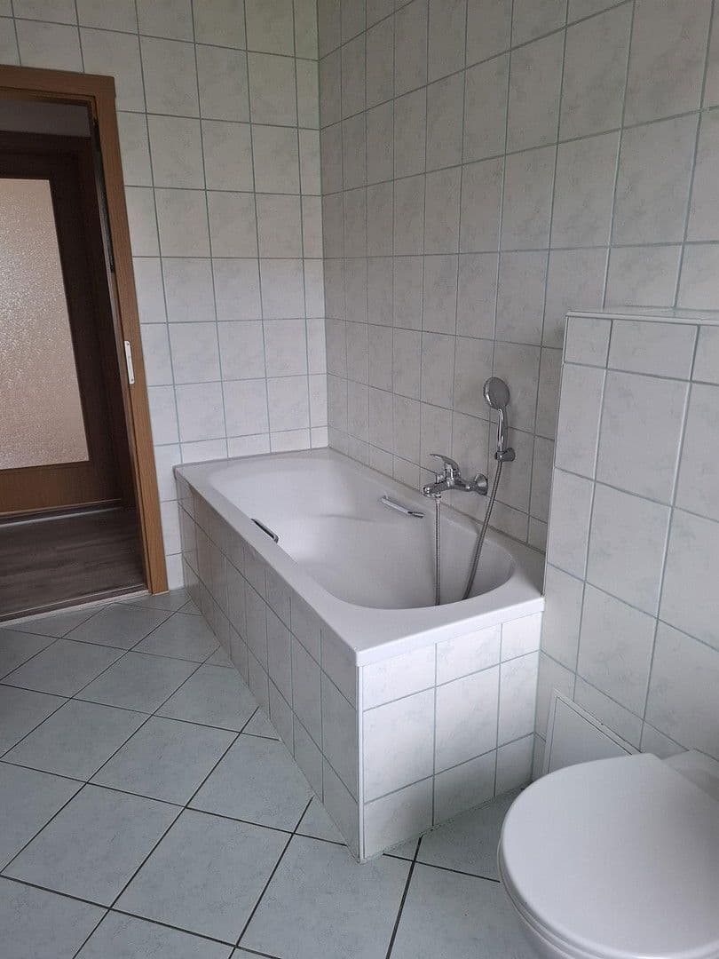 Prenájom bytu 5-izbový 110 m², Nordstr. 58d, Seifhennersdorf, Sasko Prenájom bytu 5-izbový 110 m², Nordstr. 58d, Seifhennersdorf, Sasko