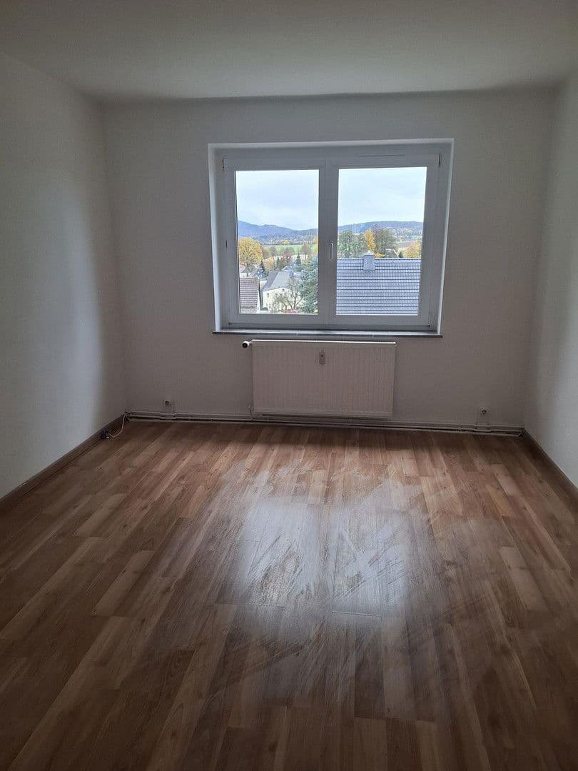 Prenájom bytu 5-izbový 110 m², Nordstr. 58d, Seifhennersdorf, Sasko Prenájom bytu 5-izbový 110 m², Nordstr. 58d, Seifhennersdorf, Sasko