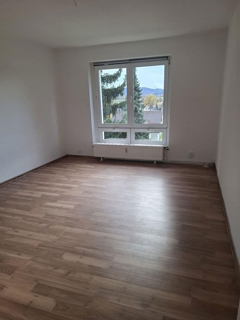Prenájom bytu 5-izbový 110 m², Nordstr. 58d, Seifhennersdorf, Sasko Prenájom bytu 5-izbový 110 m², Nordstr. 58d, Seifhennersdorf, Sasko