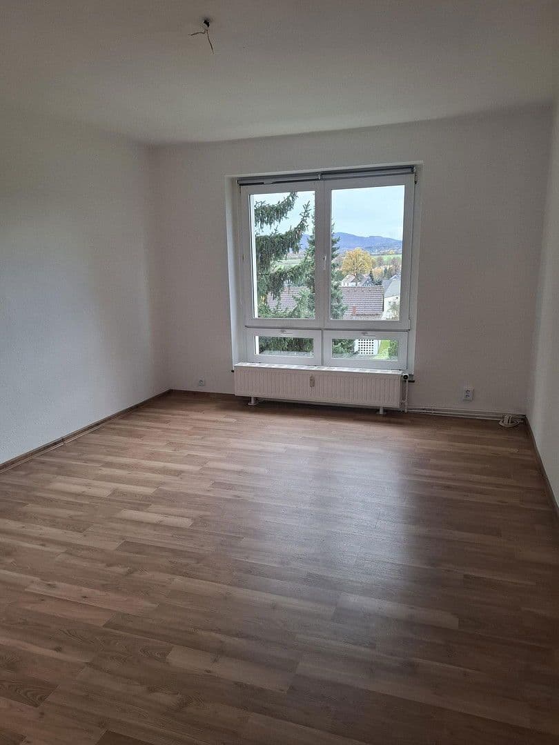 Prenájom bytu 5-izbový 110 m², Nordstr. 58d, Seifhennersdorf, Sasko Prenájom bytu 5-izbový 110 m², Nordstr. 58d, Seifhennersdorf, Sasko