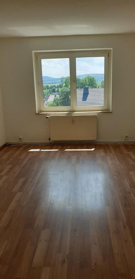 Prenájom bytu 5-izbový 110 m², Nordstr. 58d, Seifhennersdorf, Sasko Prenájom bytu 5-izbový 110 m², Nordstr. 58d, Seifhennersdorf, Sasko