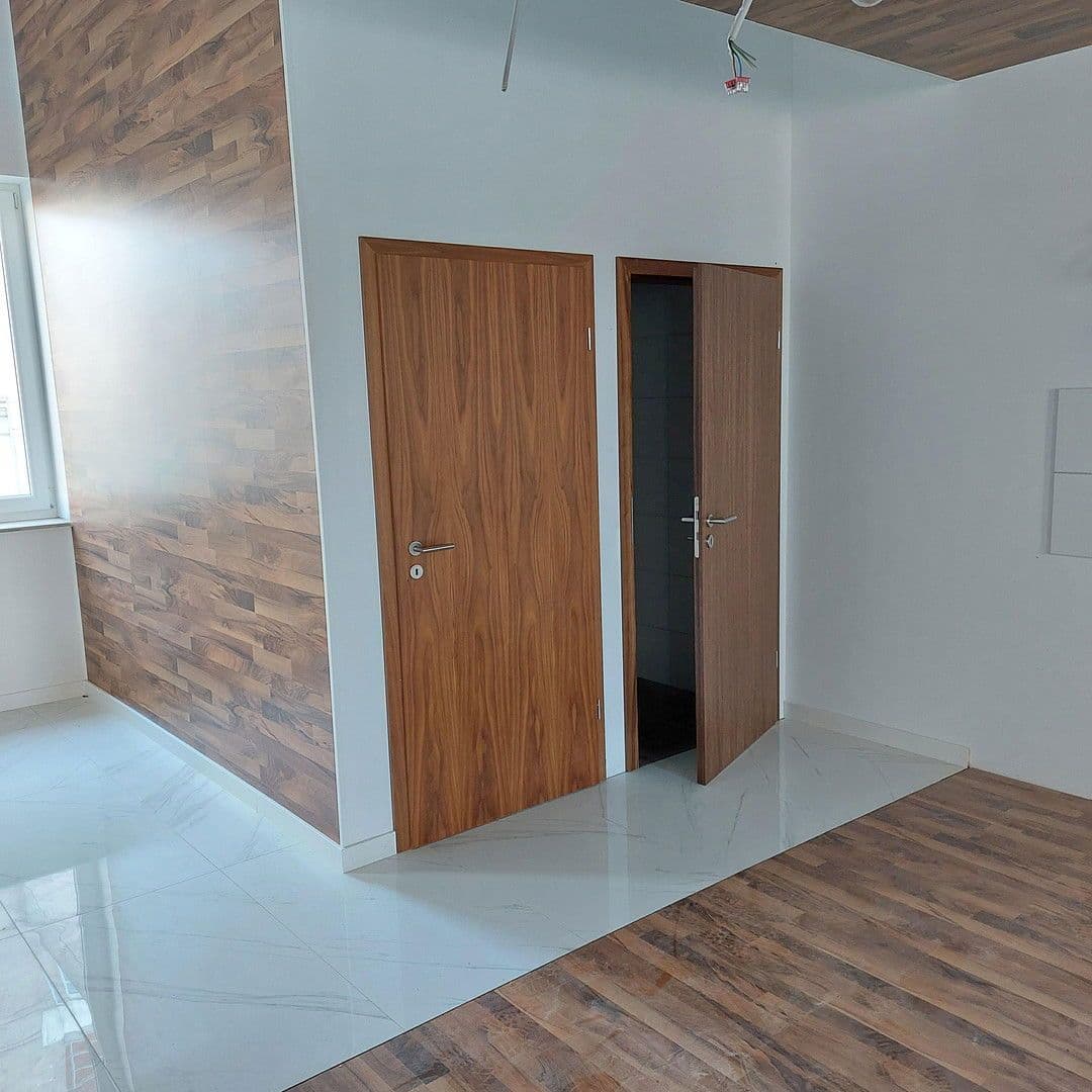 Prenájom kancelárie 180 m², Dettingerstr.1, Kirchheim unter Teck, Bádensko-Wurttembersko Prenájom kancelárie 180 m², Dettingerstr.1, Kirchheim unter Teck, Bádensko-Wurttembersko